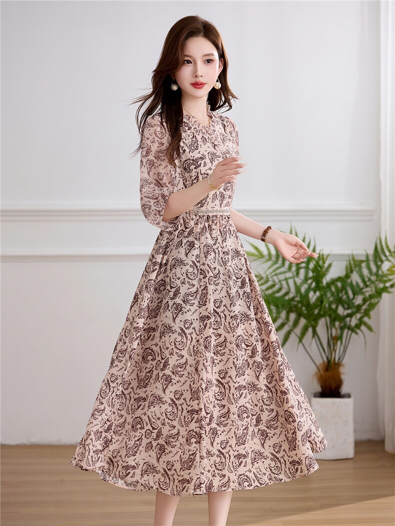 新款2026夏季时尚印花腰上有装饰收身连衣裙,女装连衣裙,伊航服饰