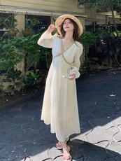 米白色法式v领连衣裙女2025夏季新款浪漫度假风气质超仙仙女长裙，女装连衣裙，韩蜜菓