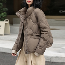 羽绒服女短款2024新款立领休闲时尚加厚小个子面包服白鸭绒外套潮，女装羽绒服，灵动羽绒服工厂