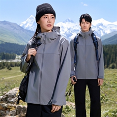 2025秋冬百搭时尚简约连帽软壳薄款冲锋衣，男装夹克，鲁菏羊绒