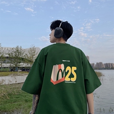 墨绿色