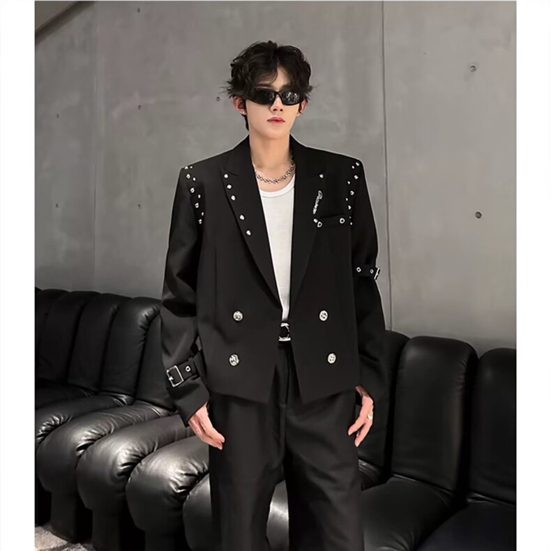 高级感铆钉设计短款小西装男2025秋季新款小众双排扣绑带西服外套，男装西服套装，星座506A