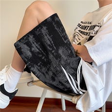 黑色