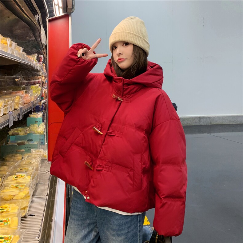 牛角扣红色连帽羽绒服女冬超火好看高级小众独特漂亮短款加厚外套,女装羽绒服,2D035