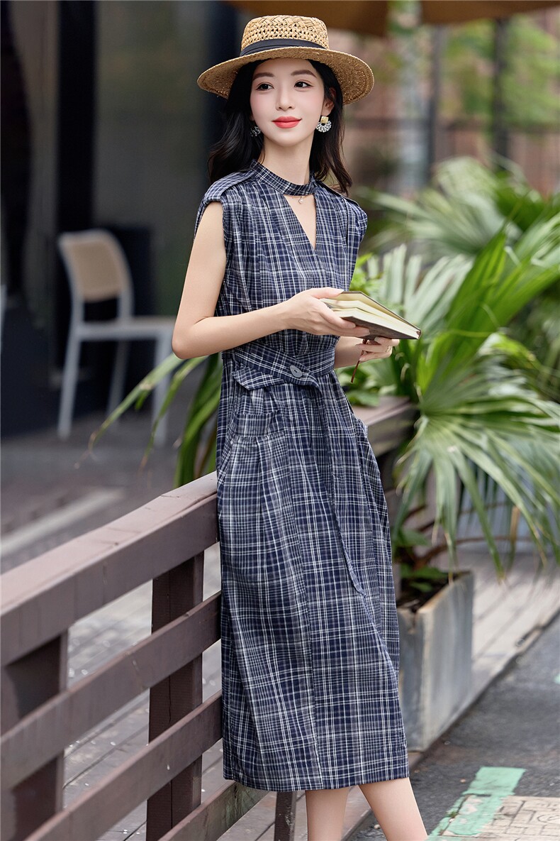 26夏季新款格纹无袖连衣裙，V领镂空设计，腰带收腰，随性口袋,女装连衣裙,米莱