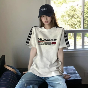 抖音得物品质二开240克宽松纯棉美式潮牌印花三条杠中性风短袖T恤图片