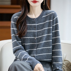 100%纯羊毛衫女圆领细条纹开衫宽松外穿打底衫秋冬撞色系扣毛衣，女装羊毛衫，大美人包芯纱店
