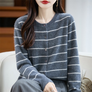100%纯羊毛衫女圆领细条纹开衫宽松外穿打底衫秋冬撞色系扣毛衣图片