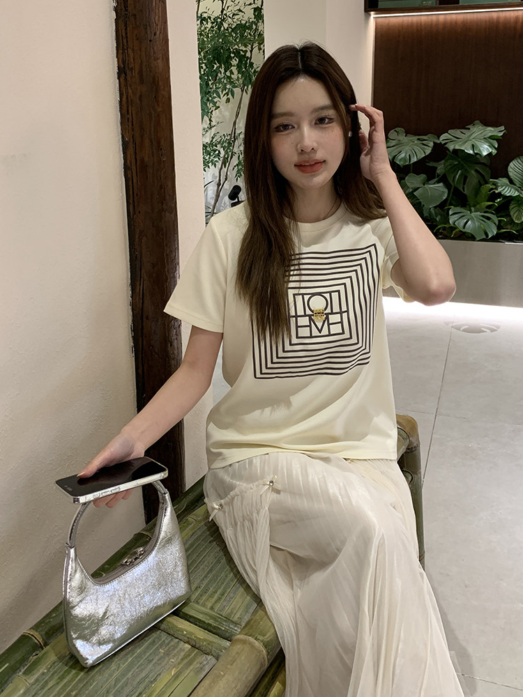 依拉米精品欧货宽松韩版拼接圆领蝙蝠袖t恤女几何印花设计感上衣,女装T恤,鑫慧
