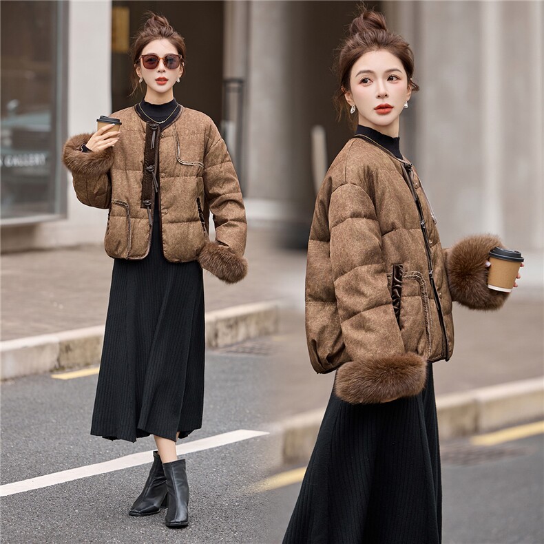 现货，现货2025年冬季新中式真狐狸毛羽绒短款,女装羽绒服,艾仟回(原伊仟回)