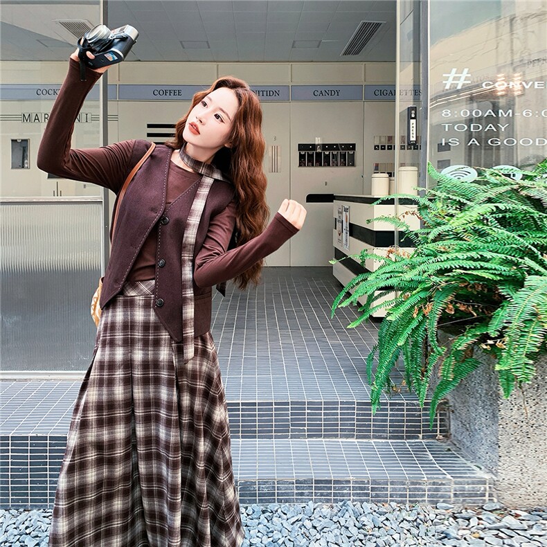 美拉德色时髦优雅马甲格子半身裙打底衫套装三件套女2025秋季新款,女装套装/套裙,2C325