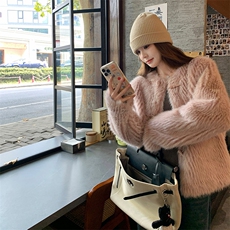 新品粉色牛角扣皮毛一体外套5802-P195-K288，女装皮草，2C159