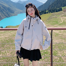 韩系连帽冲锋衣女2025秋季新款洋气减龄气质休闲百搭夹克工装外套，女装短外套，2C306