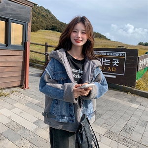 羊羔毛连帽拼接牛仔加厚派克服女冬季2024新款美式时髦机车服棉服图片