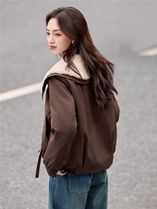 现货2025冬装新款女士时尚经典毛领可脱卸羽绒服图片