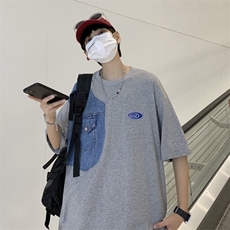 灰色