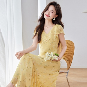 朗文斯汀法式碎花鱼尾裙女2026夏季新款气质V领显瘦度假风连衣裙图片