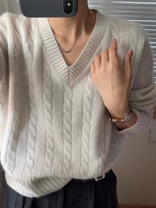 时尚百搭宽松V领羊毛衫女款秋冬新款红色针织衫图片