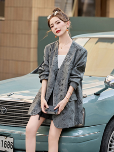 水衣源792款立体印花无领宽松潮品西装外套女图片