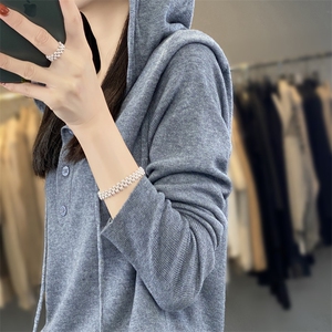 灰色连帽卫衣女春秋薄款带帽打底衫宽松慵懒帽衫短款上衣针织外套图片