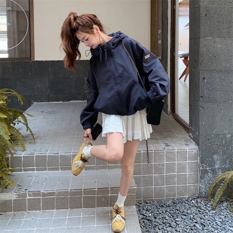 韩版工装短款设计感显瘦外套女2025春秋季新款连帽冲锋衣减龄夹克,女装短外套,2C007