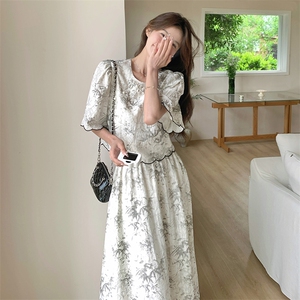 新中式灰白色水墨印花连衣裙女夏2025超火好看高级气质长裙两件套图片