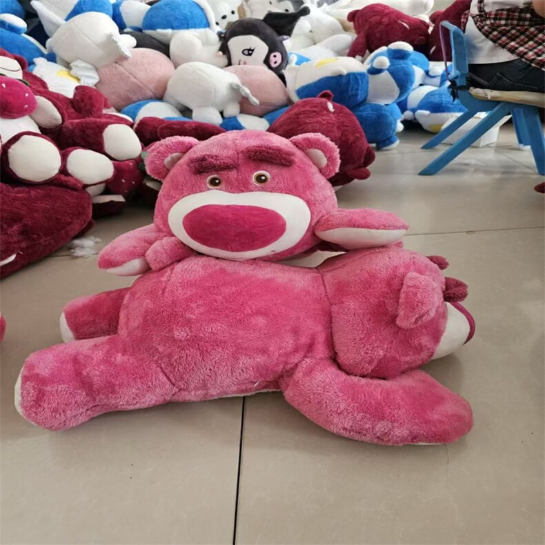 趴版草莓熊，双强毛绒玩具