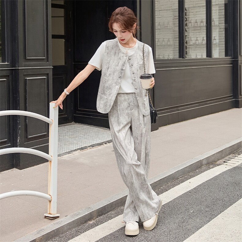 2025年夏季新款女装时尚气质条纹马甲阔腿裤三件套，女装套装/套裙，浙宝二楼003号