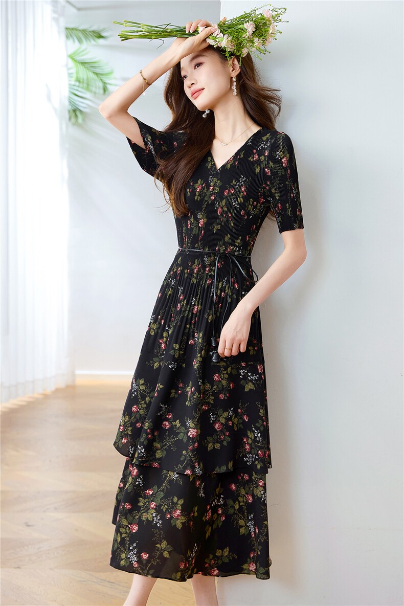 时尚波点印花连衣裙女2025夏季新款压褶弹力收腰修身显瘦气质长裙,女装连衣裙,布芭啦