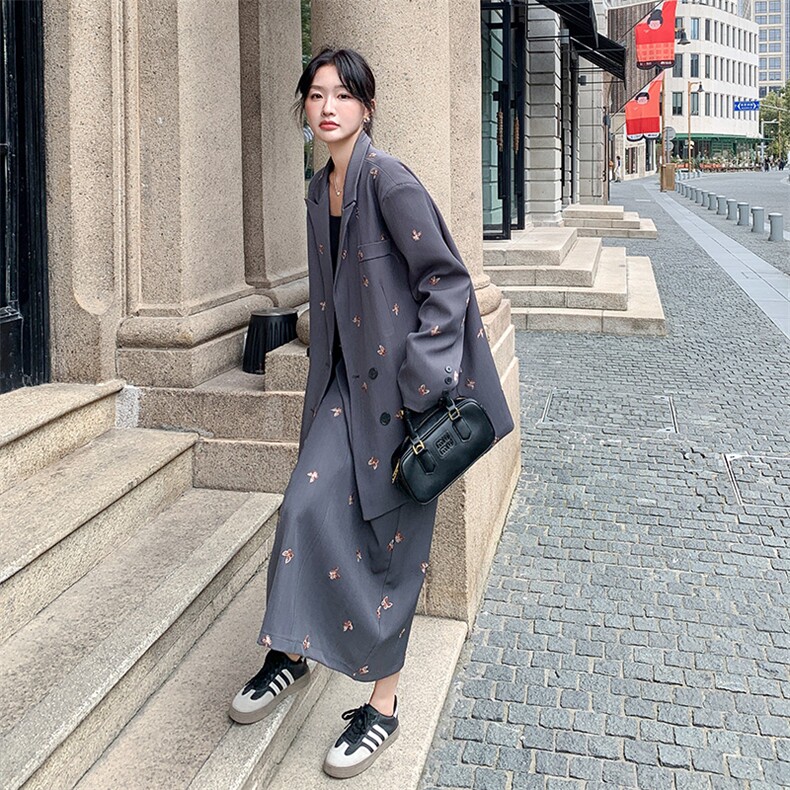 小众设计穿搭灰色西装外套配半身裙女春秋超火好看高级通勤风套装,女装套装/套裙,2C292