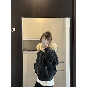 现货重磅boxy短款棉衣座山雕大毛毛领男女棉服水洗工装厚外套,酒红色外套和灰色裤子搭配图片