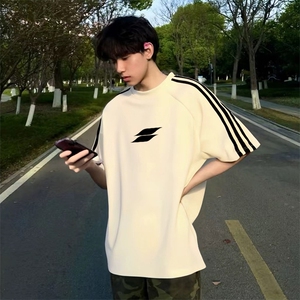 抖音得物品质二开240克宽松纯棉美式潮牌印花三条杠中性风短袖T恤