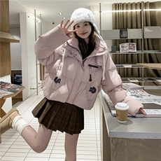 甜美粉色短款连帽羽绒服外套女入冬2025新款设计轻薄白鸭绒面包服，女装羽绒服，2D035