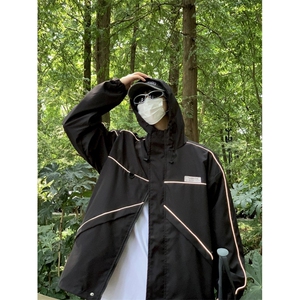 秋冬季新款反光条冲锋衣男士潮流户外登山服连帽工装夹克外套图片