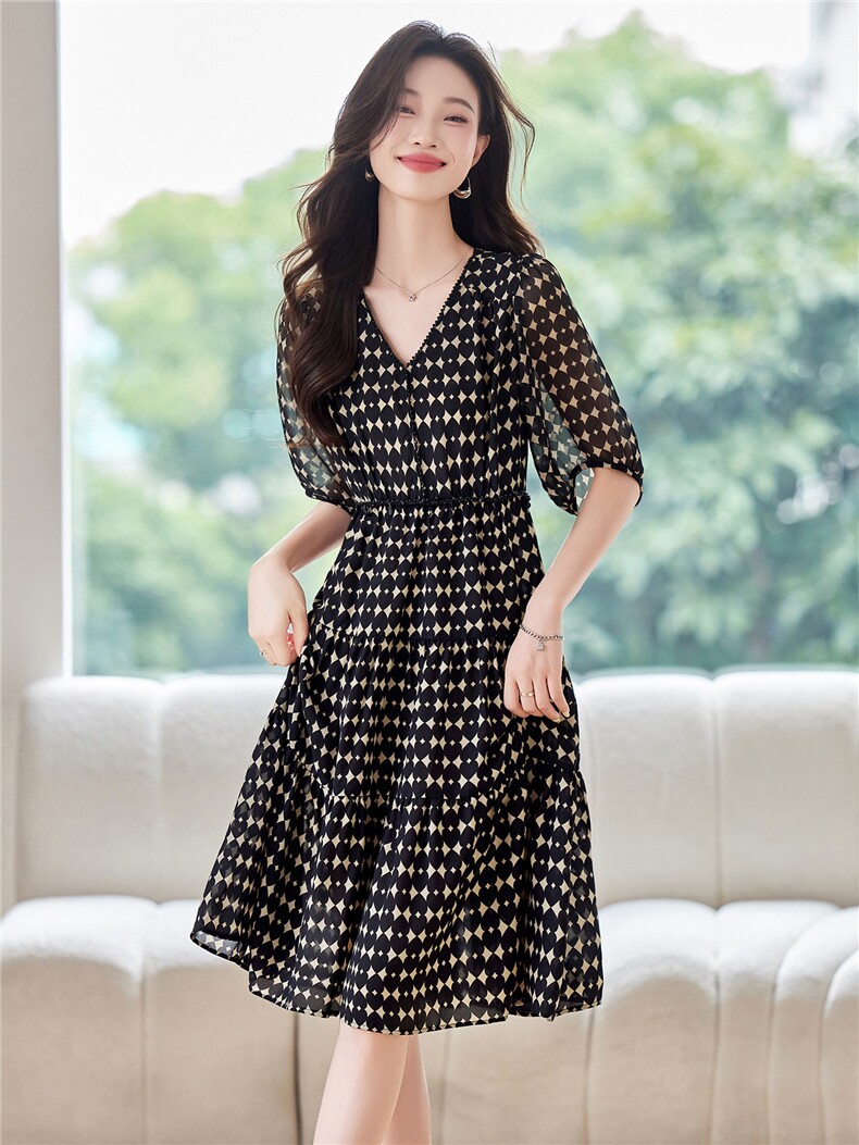 法式温柔气质波点印花连衣裙女2025夏新款小个子收腰显瘦漂亮裙子,女装连衣裙,布芭啦