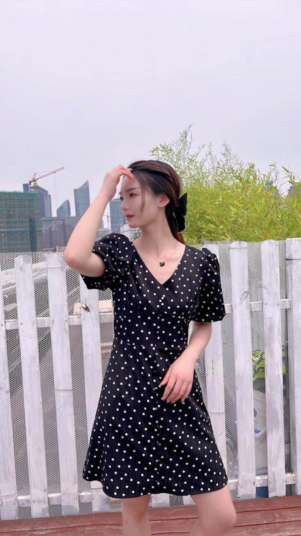 夏季点点连衣裙，女装连衣裙，雨恋依香(1F)