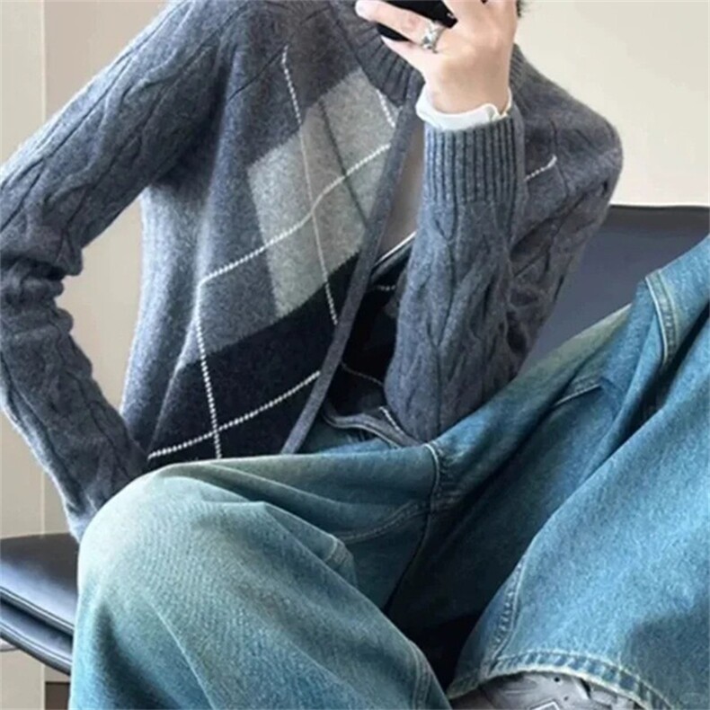 2025年秋季新款百搭女士菱形圆领拉链羊毛开衫,女装羊毛衫,新胜羊绒
