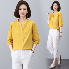 2025年新款V领绣花镂空白衬衫女七分袖春纯棉气质轻熟上衣女衬衣，女装衬衫，奕阳依阁