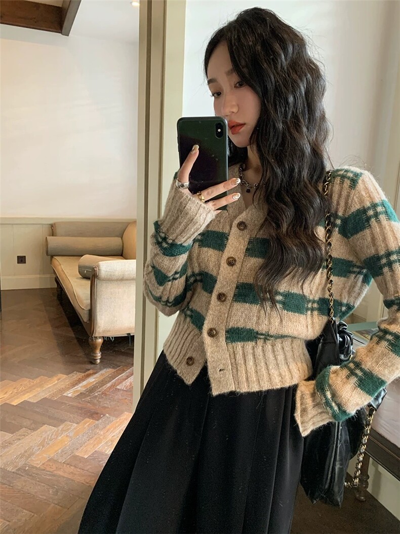 秋冬绿色条纹加厚短款V领单排扣针织开衫女宽松百搭外套上衣休闲,针织衫/毛衣,雪真羊绒