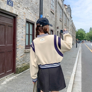 韩版学院风拼接撞色棒球服女，复古又时髦甜酷女孩的春秋穿搭外套图片