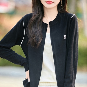 拼色圆领精纺羊毛拉链开衫女假两件刺绣针织毛衣外套宽松套头上衣图片