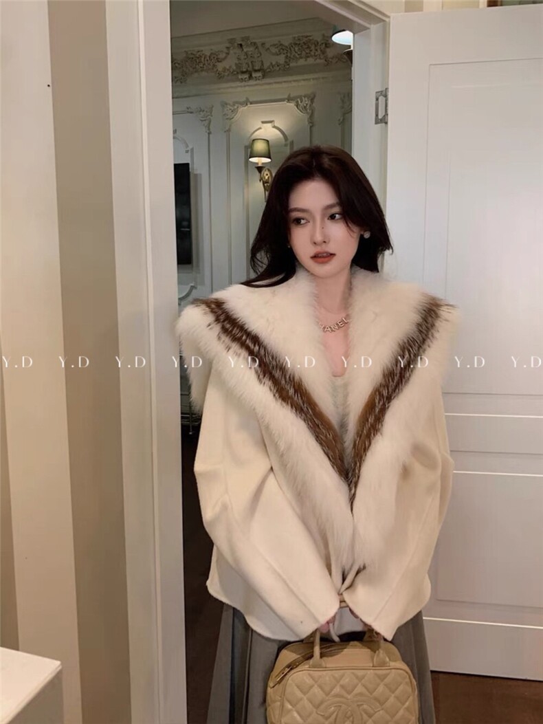 秋冬新款毛呢外套双面羊毛大衣女狐狸毛皮草高级感小个子海军领，女装双面呢大衣，依嘟服饰