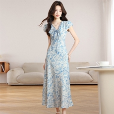 现货法式气质短袖碎花连衣裙女夏温柔绝美小个子漂亮V领长裙子，女装连衣裙，韩蔻秀