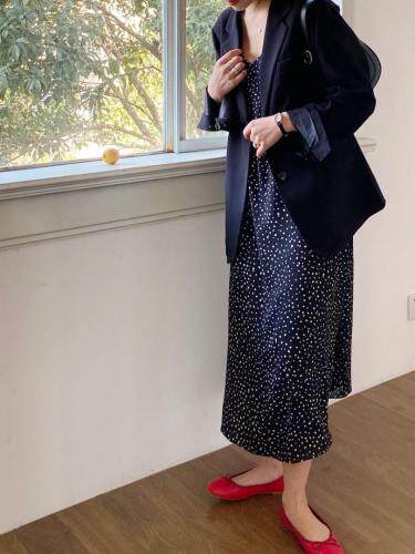 吊带裙配黑西装-小性感，女装背心吊带，LUCY