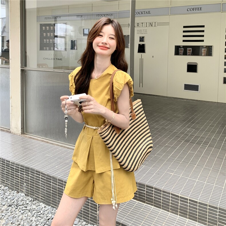 黄色设计感飞飞袖上衣短裤套装女2025夏新款高级感气质收腰两件套,女装套装/套裙,2C239
