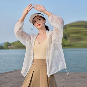 浅卡其色轻薄防晒衣女短款2025夏季新款连帽宽松户外透气长袖外套图片