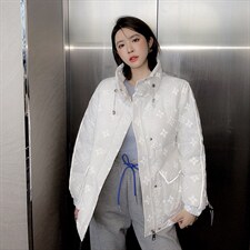 2021年新羽绒服女冬白鸭绒反光短款设计感印花小个子学生外套，女装羽绒服，潮品会
