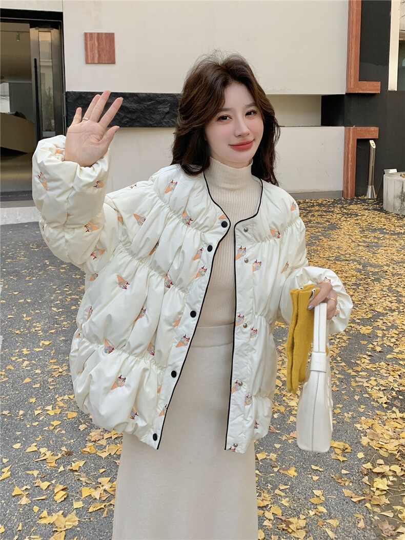 时尚圆领羽绒服女冬2025新款冰淇淋刺绣图案超火巨好看白鸭绒外套,女装羽绒服,琦鑫阁（原依鑫阁）