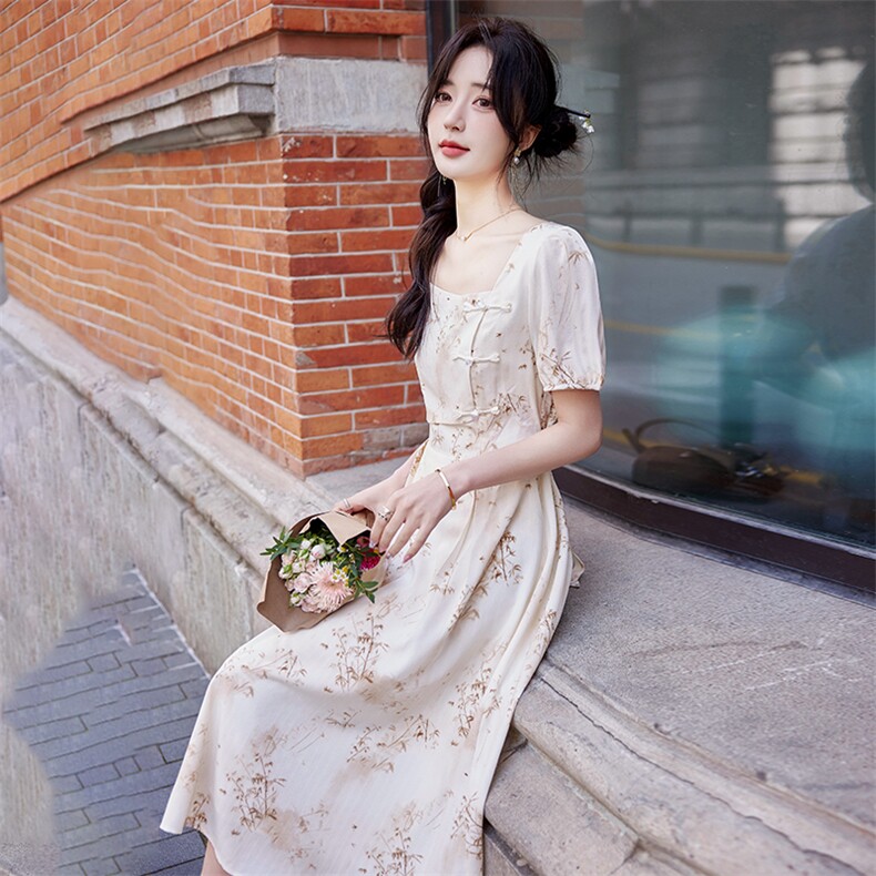 现货2024年夏季女清新气质新中式复古方领印花修身显瘦连衣裙,女装连衣裙,艾贝斯