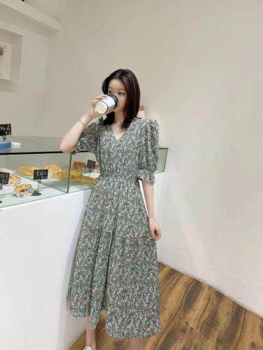 韩版碎花连衣裙，女装连衣裙，布依快线
